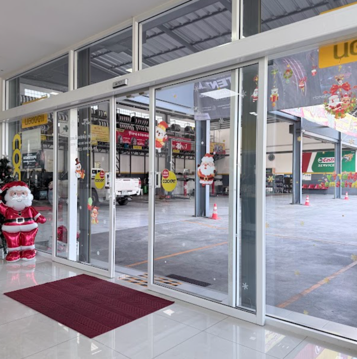 หน้าร้าน ค็อกพิท ดุสิตไทร์เซ็นเตอร์ ศูนย์บริการยางรถยนต์ เลี่ยงเมืองนนทบุรี